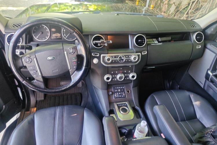 Used Land Rover Discovery 2015 3.0 SC V6 HSE Center Console