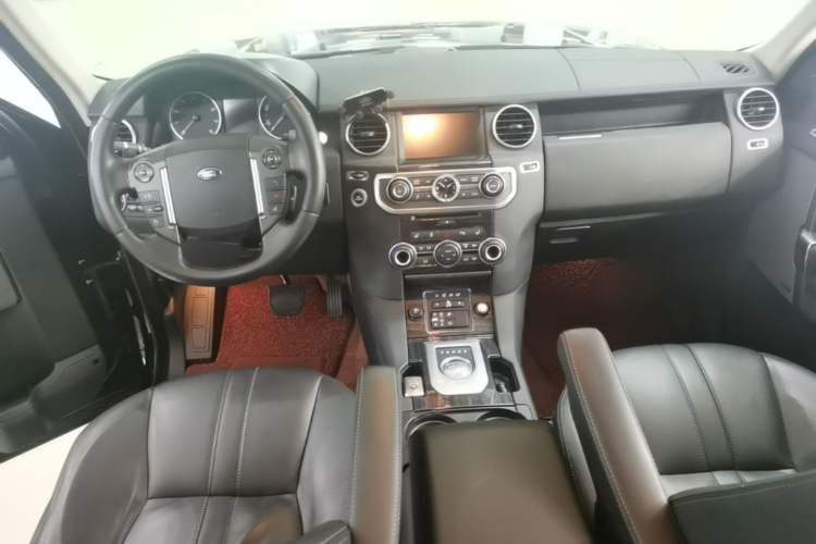 Used Land Rover Discovery 2015 3.0 SC V6 SE Center Console