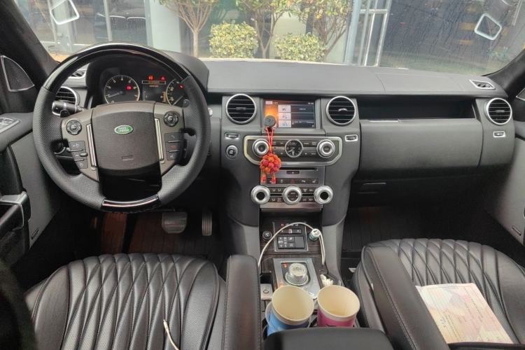 Used Land Rover Discovery 2015 3.0 SC V6 HSE Center Console