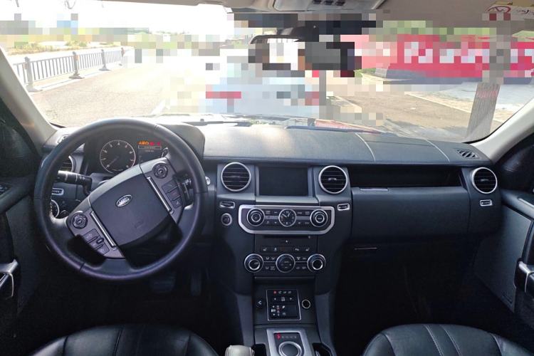 Used Land Rover Discovery 2015 3.0 SC V6 HSE Center Console