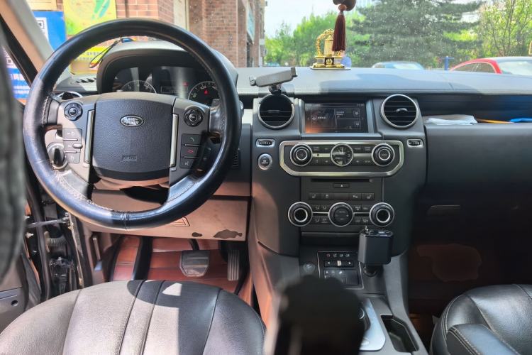 Used Land Rover Discovery 2015 3.0 SC V6 HSE Center Console