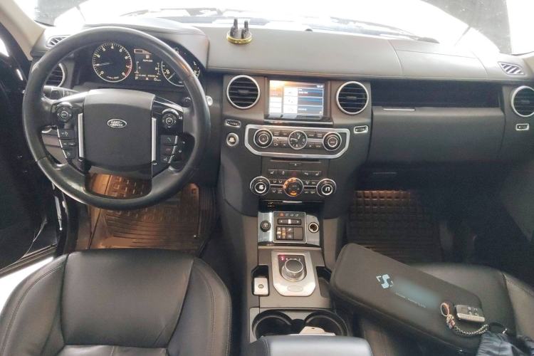 Used Land Rover Discovery 2015 3.0 SC V6 HSE Luxury Center Console