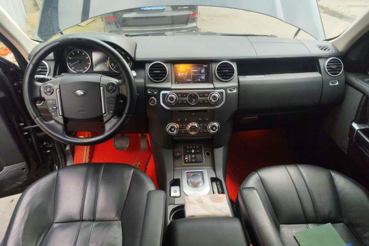Used Land Rover Discovery 2015 3.0 SC V6 SE Center Console