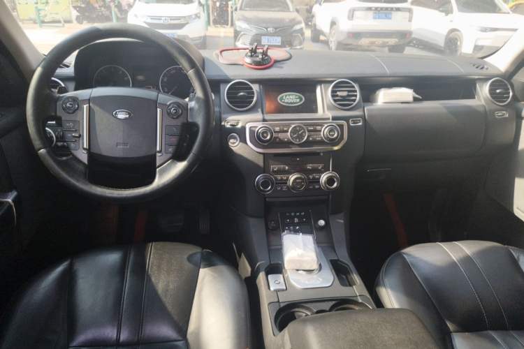 Used Land Rover Discovery 2015 3.0 SC V6 HSE Center Console