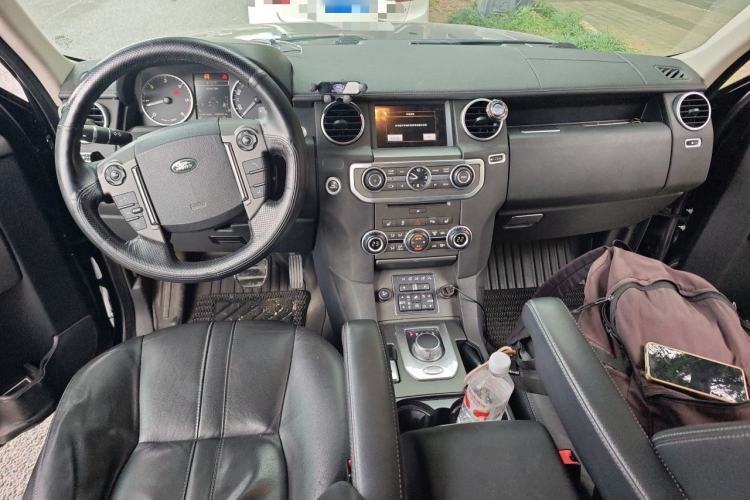 Used Land Rover Discovery 2015 3.0 SDV6 HSE Diesel Version Center Console