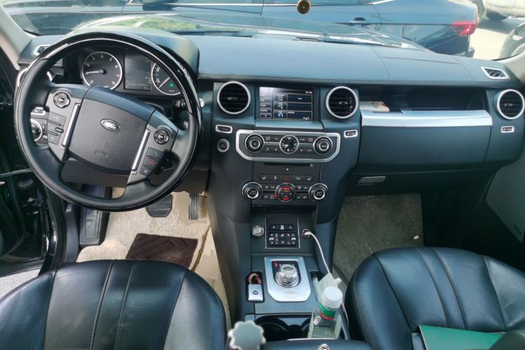 Used Land Rover Discovery 2015 3.0 SC V6 HSE Center Console