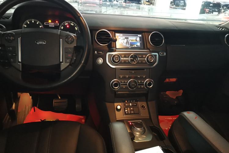 Used Land Rover Discovery 2015 3.0 SC V6 SE Center Console