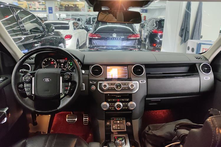 Used Land Rover Discovery 2015 3.0 SC V6 HSE Center Console