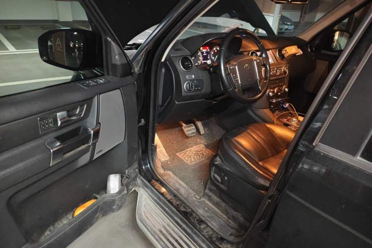 Used Land Rover Discovery 2015 3.0 SC V6 SE Driver Seat