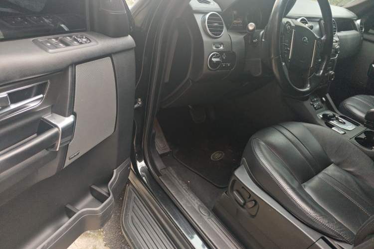 Used Land Rover Discovery 2015 3.0 SC V6 SE Driver Seat
