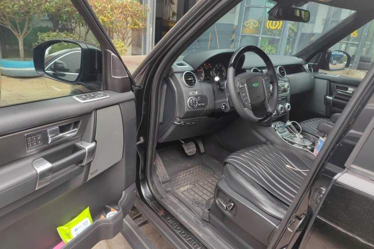 Used Land Rover Discovery 2015 3.0 SC V6 HSE Driver Seat