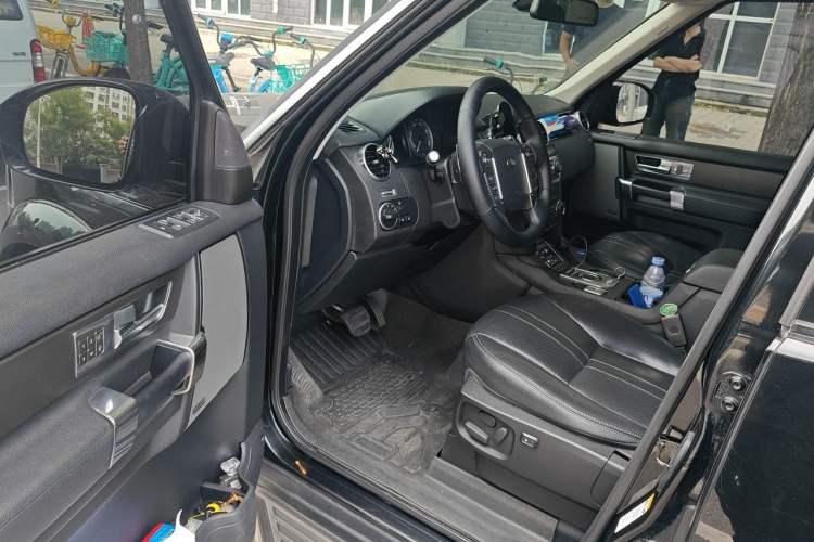 Used Land Rover Discovery 2015 3.0 SC V6 SE Driver Seat