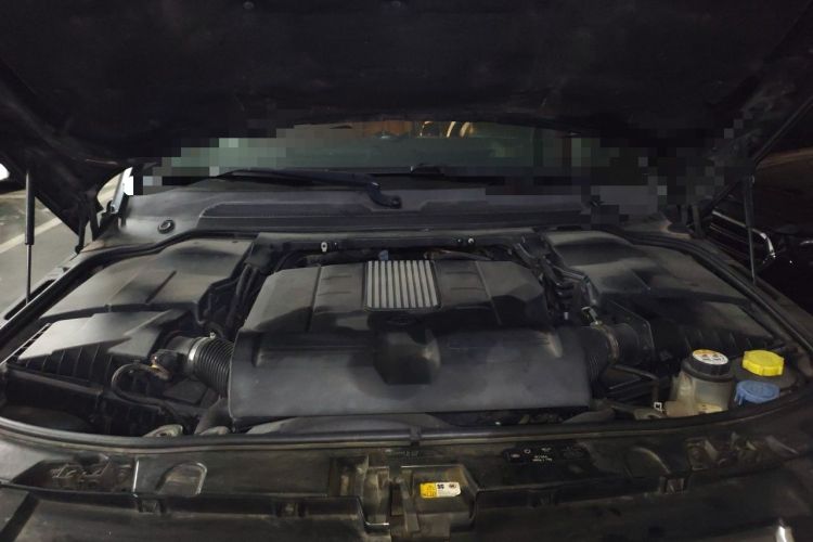 Used Land Rover Discovery 2015 3.0 SC V6 HSE Luxury Engine Bay