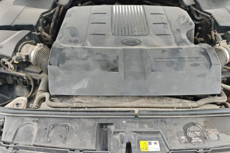Used Land Rover Discovery 2015 3.0 SC V6 SE Engine Bay