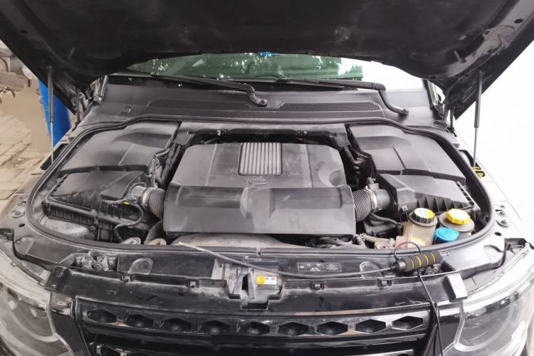 Used Land Rover Discovery 2015 3.0 SC V6 SE Engine Bay