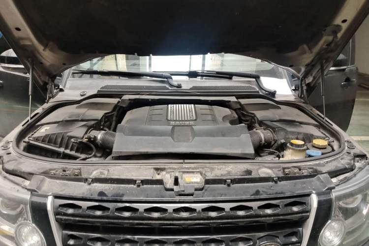 Used Land Rover Discovery 2015 3.0 SC V6 SE Engine Bay