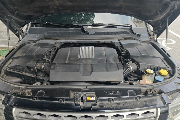 Used Land Rover Discovery 2015 3.0 SC V6 SE Engine Bay
