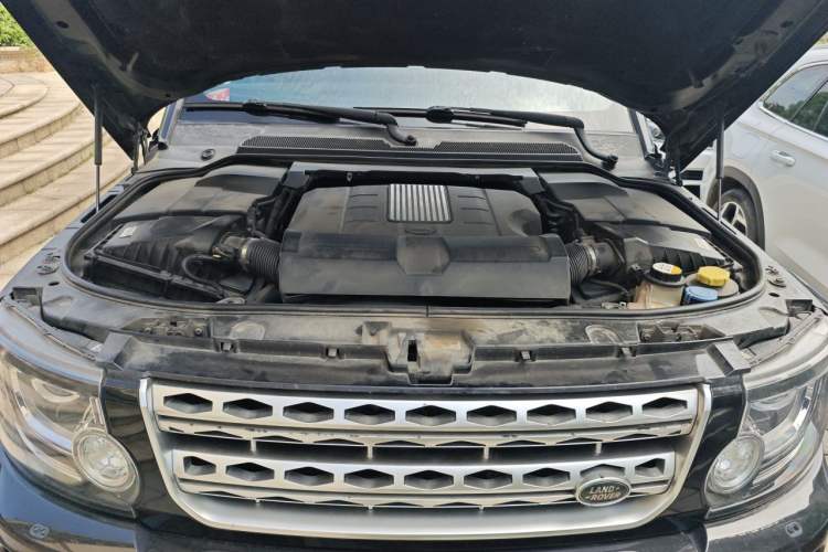 Used Land Rover Discovery 2015 3.0 SC V6 HSE Engine Bay