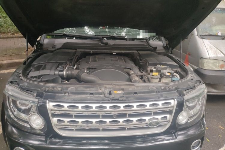 Used Land Rover Discovery 2015 3.0 SDV6 HSE Diesel Version Engine Bay