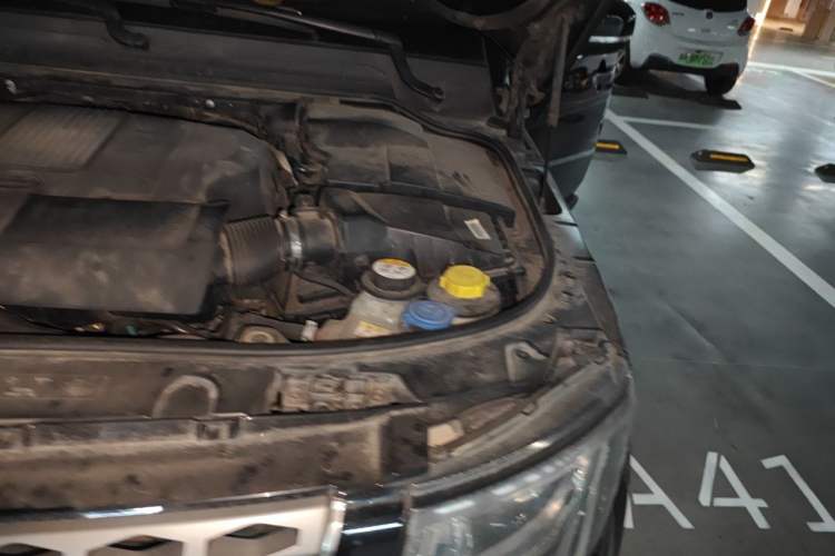 Used Land Rover Discovery 2015 3.0 SC V6 SE Engine Bay Left