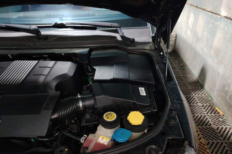 Used Land Rover Discovery  Engine Bay Left