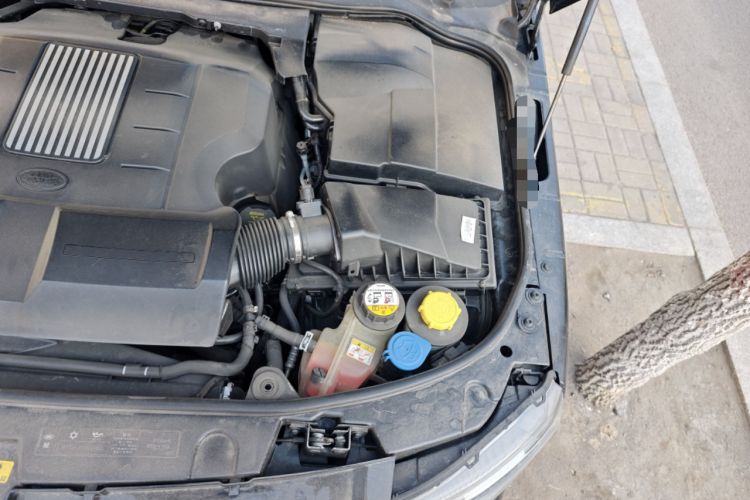 Used Land Rover Discovery 2015 3.0 SC V6 HSE Engine Bay Left