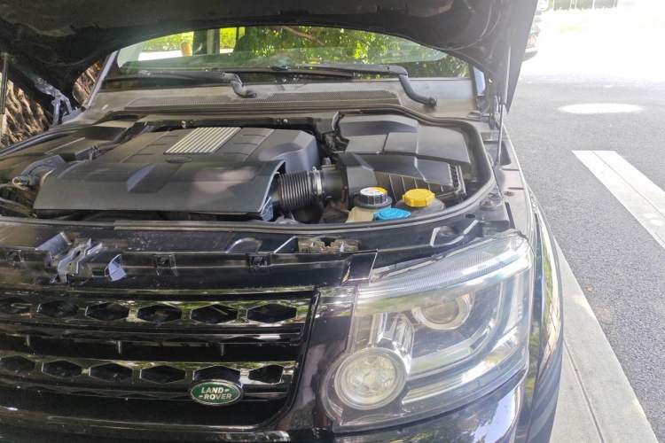 Used Land Rover Discovery 2015 3.0 SC V6 HSE Engine Bay Left