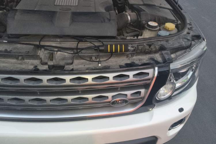 Used Land Rover Discovery 2015 3.0 SC V6 HSE Luxury Engine Bay Left