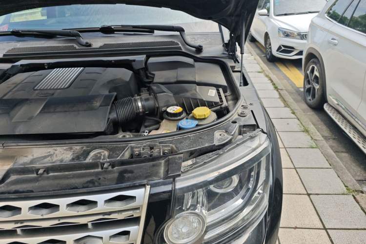 Used Land Rover Discovery 2015 3.0 SC V6 HSE Engine Bay Left