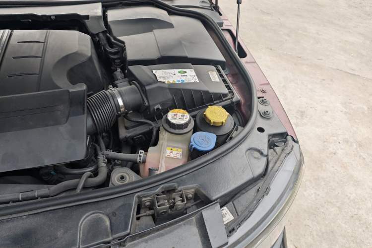 Used Land Rover Discovery 2015 3.0 SC V6 HSE Luxury Engine Bay Left