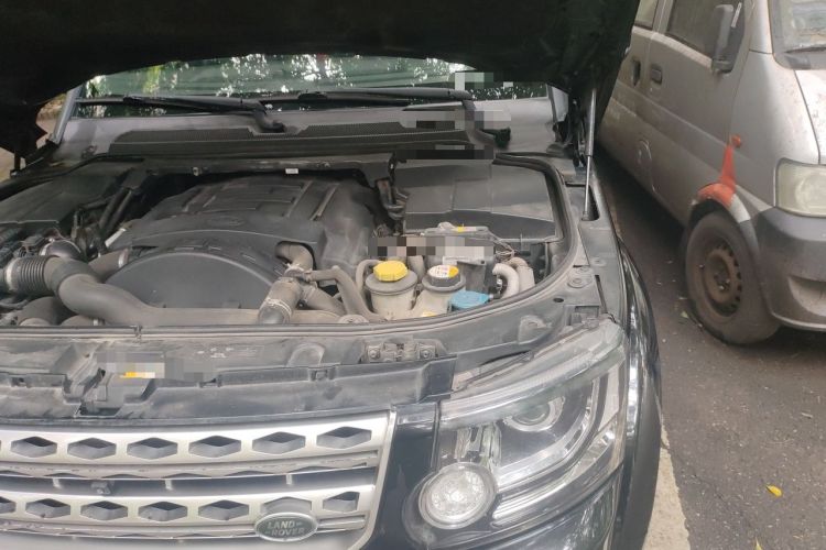Used Land Rover Discovery 2015 3.0 SDV6 HSE Diesel Version Engine Bay Left