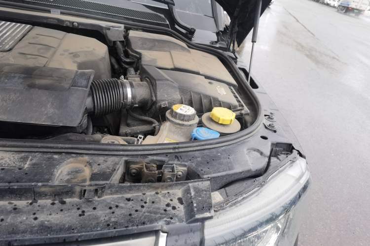 Used Land Rover Discovery 2015 3.0 SC V6 SE Engine Bay Left