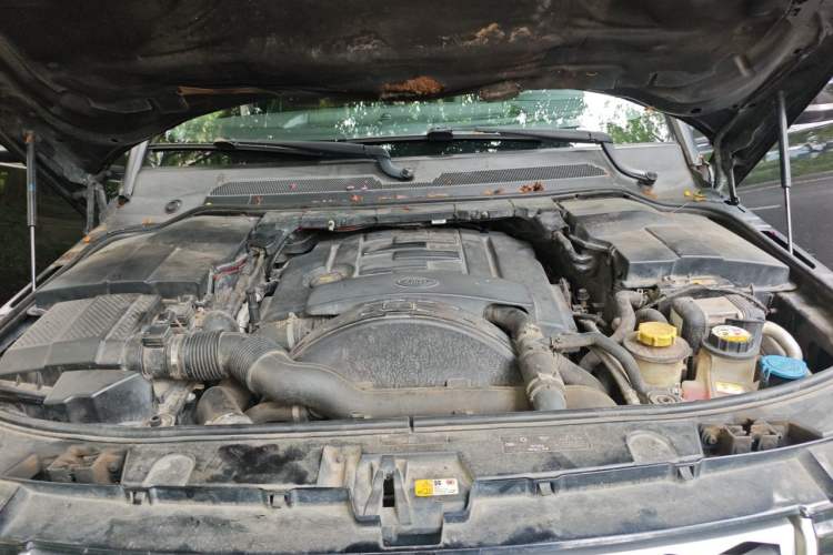Used Land Rover Discovery 2015 3.0 SDV6 HSE Diesel Version Engine Bay
