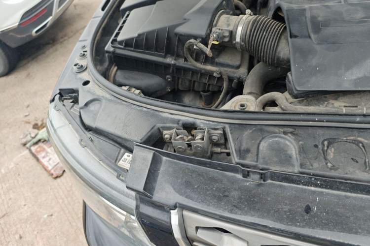 Used Land Rover Discovery 2015 3.0 SC V6 SE Engine Bay Right
