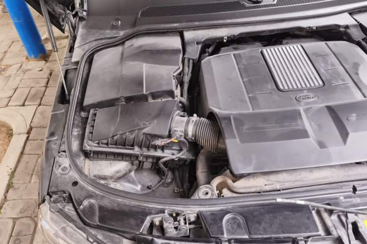 Used Land Rover Discovery 2015 3.0 SC V6 SE Engine Bay Right