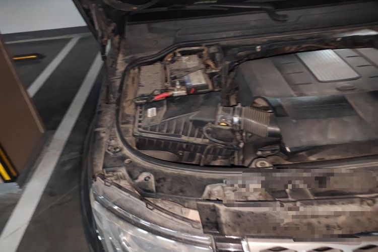 Used Land Rover Discovery 2015 3.0 SC V6 SE Engine Bay Right