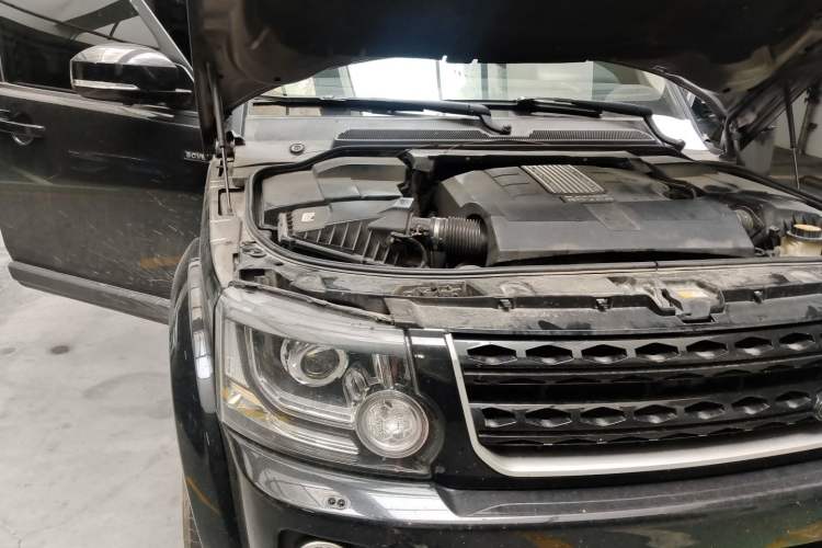 Used Land Rover Discovery 2015 3.0 SC V6 SE Engine Bay Right