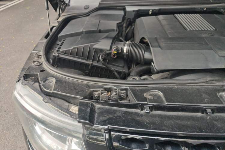 Used Land Rover Discovery 2015 3.0 SC V6 SE Engine Bay Right