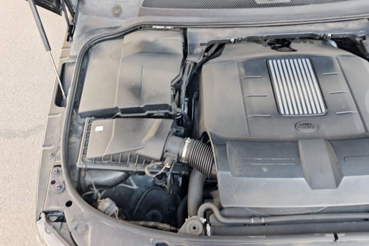 Used Land Rover Discovery 2015 3.0 SC V6 HSE Engine Bay Right