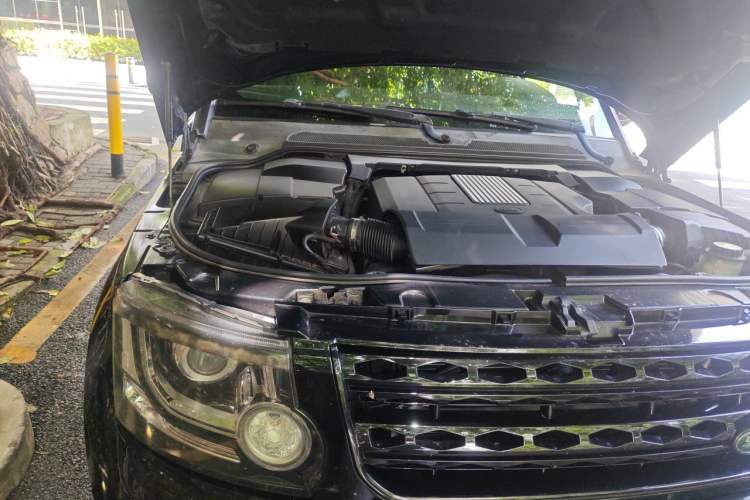 Used Land Rover Discovery 2015 3.0 SC V6 HSE Engine Bay Right
