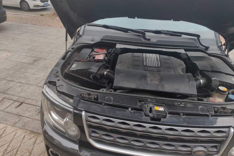 Used Land Rover Discovery 2015 3.0 SC V6 HSE Engine Bay Right