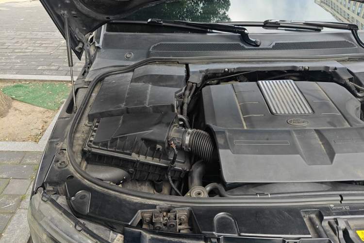 Used Land Rover Discovery 2015 3.0 SC V6 SE Engine Bay Right