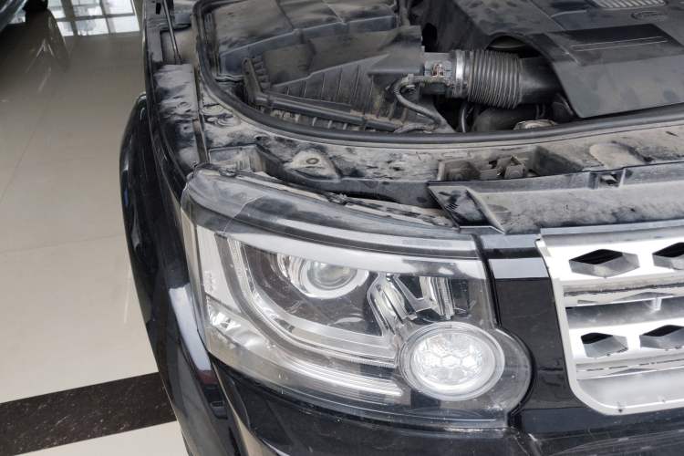 Used Land Rover Discovery 2015 3.0 SC V6 HSE Luxury Engine Bay Right