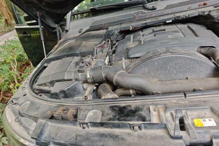 Used Land Rover Discovery 2015 3.0 SDV6 HSE Diesel Version Engine Bay Right