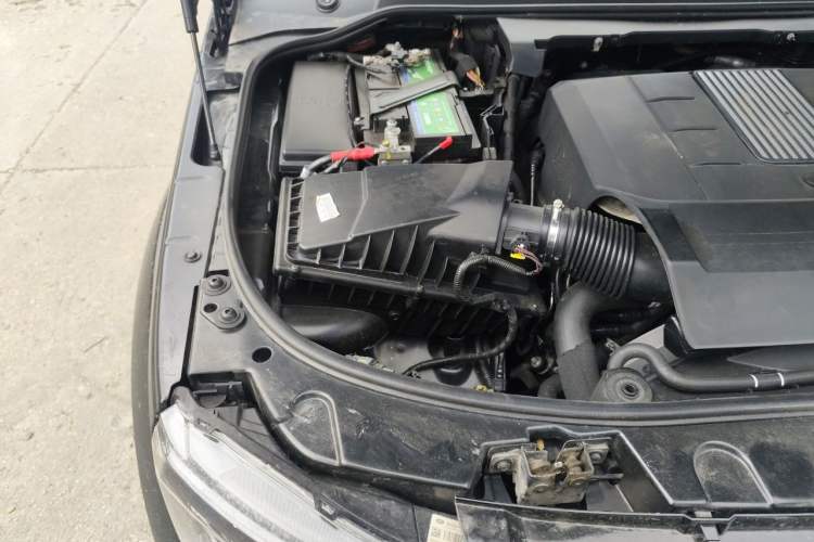 Used Land Rover Discovery 2015 3.0 SC V6 SE Engine Bay Right