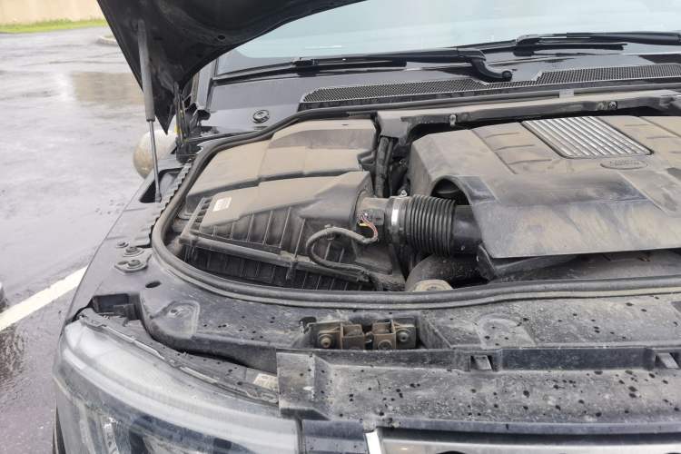 Used Land Rover Discovery 2015 3.0 SC V6 SE Engine Bay Right