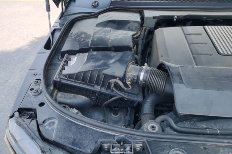 Used Land Rover Discovery 2015 3.0 SC V6 HSE Engine Bay Right
