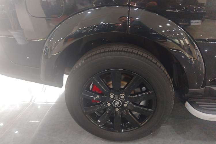 Used Land Rover Discovery 2015 3.0 SDV6 HSE Diesel Version Exterior 5