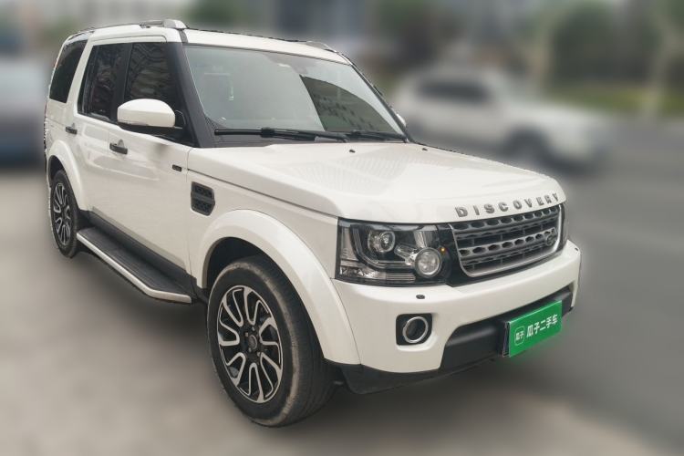 Used Land Rover Discovery 2015 3.0 SC V6 HSE Luxury Front Right 45 Deg