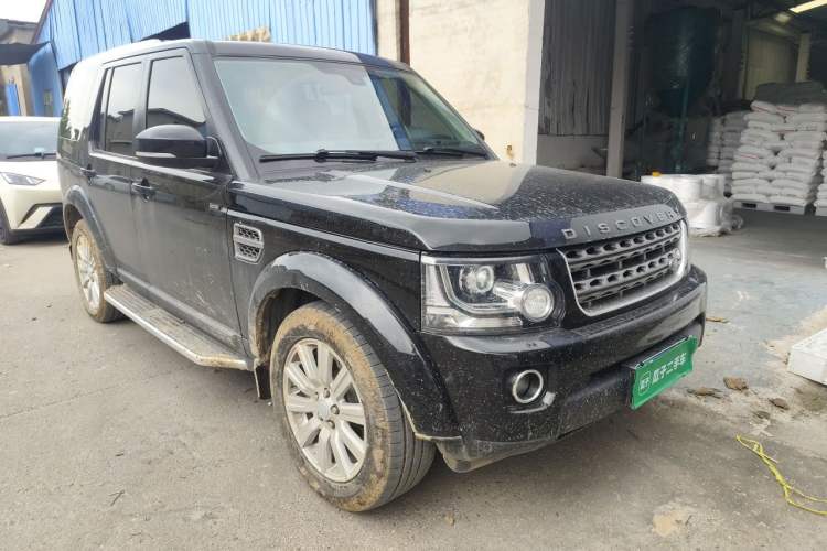 Used Land Rover Discovery 2015 3.0 SC V6 SE Front Right 45 Deg
